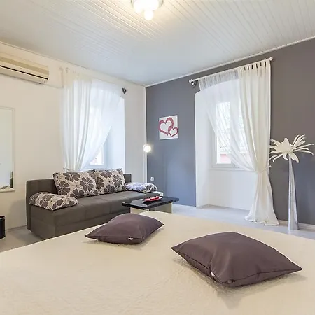 Apartment Center Studio Lino Pula